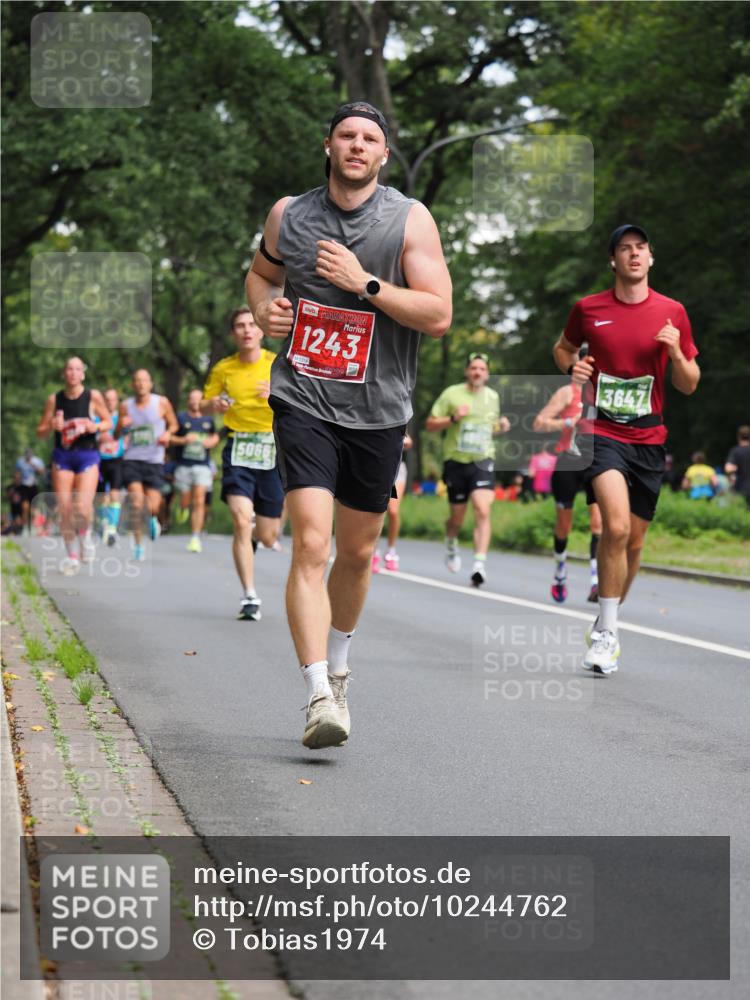 13.09.2026 - 21. swb-Marathon Bremen TobiasT http://msf.ph/oto/10244762 13.09.2026 11:51:54 Laufen 5066, 1243, 0314, 3647 meine-sportfotos.de