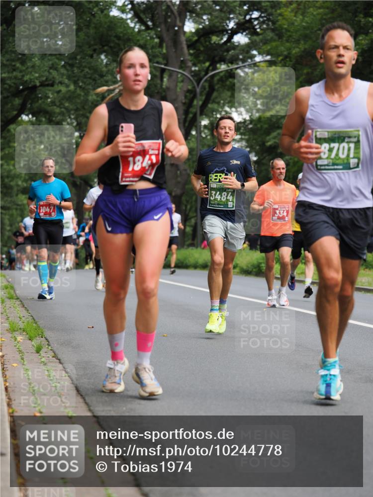 13.09.2026 - 21. swb-Marathon Bremen TobiasT http://msf.ph/oto/10244778 13.09.2026 11:52:01 Laufen 1047, 184, 3484, 50, 8701, 334 meine-sportfotos.de