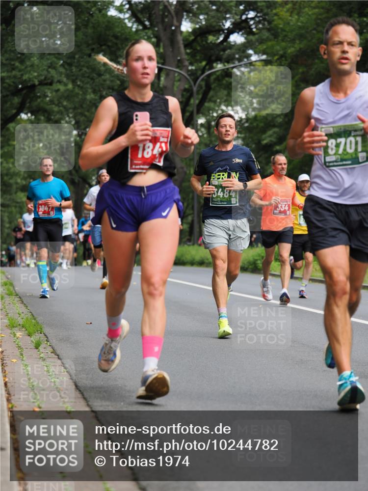 13.09.2026 - 21. swb-Marathon Bremen TobiasT http://msf.ph/oto/10244782 13.09.2026 11:52:01 Laufen 1047, 184, 50, 3484, 334, 8701 meine-sportfotos.de
