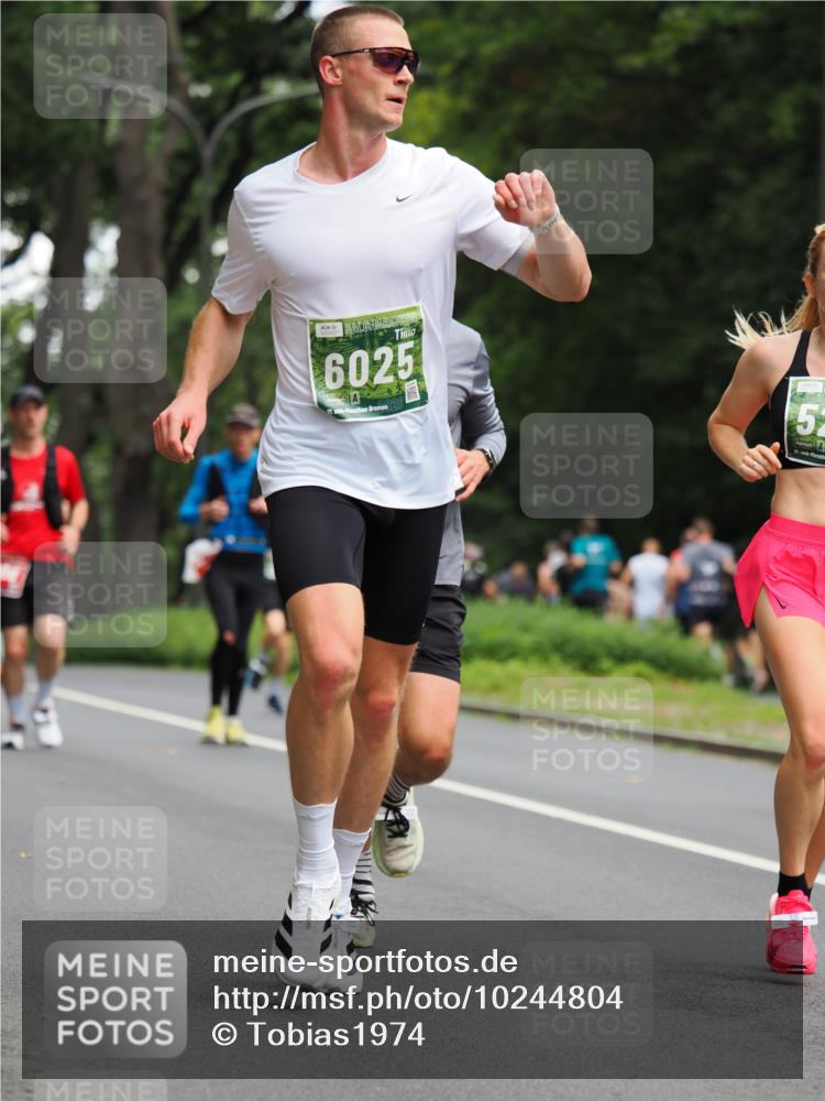13.09.2026 - 21. swb-Marathon Bremen TobiasT http://msf.ph/oto/10244804 13.09.2026 11:52:11 Laufen 6025, 21, 52 meine-sportfotos.de