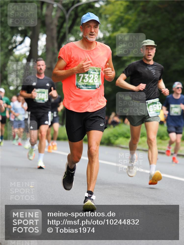 13.09.2026 - 21. swb-Marathon Bremen TobiasT http://msf.ph/oto/10244832 13.09.2026 11:52:32 Laufen 5505, 7328, 21, 9587 meine-sportfotos.de