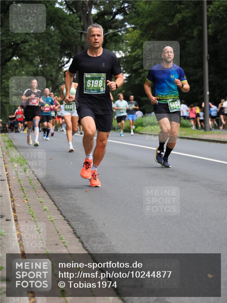 13.09.2026 - 21. swb-Marathon Bremen TobiasT http://msf.ph/oto/10244877 13.09.2026 11:52:55 Laufen 135, 8835, 6198, 5460 meine-sportfotos.de
