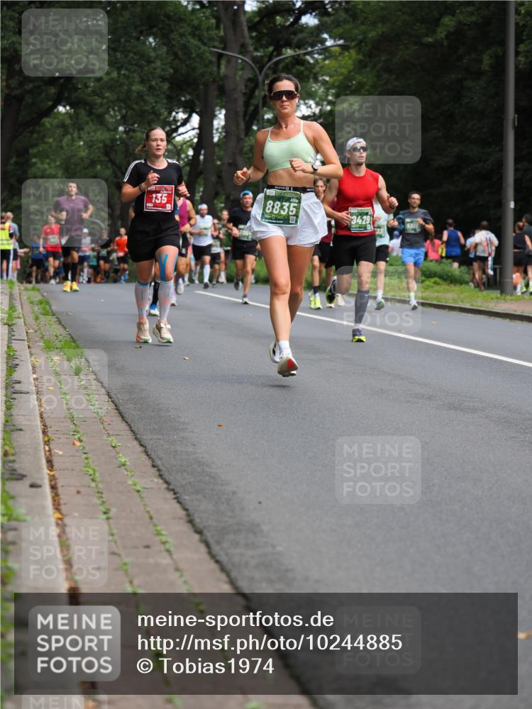13.09.2026 - 21. swb-Marathon Bremen TobiasT http://msf.ph/oto/10244885 13.09.2026 11:52:57 Laufen 135, 8835, 3429, 9300 meine-sportfotos.de