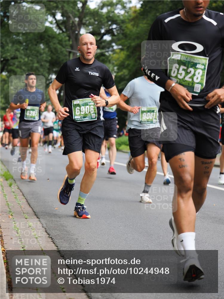 13.09.2026 - 21. swb-Marathon Bremen TobiasT http://msf.ph/oto/10244948 13.09.2026 11:53:28 Laufen 6267, 6906, 21, 6528, 9061 meine-sportfotos.de