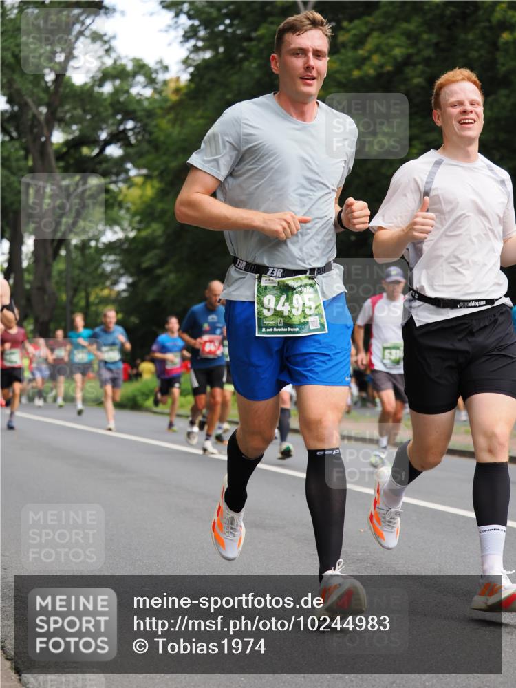 13.09.2026 - 21. swb-Marathon Bremen TobiasT http://msf.ph/oto/10244983 13.09.2026 11:53:35 Laufen 3, 23, 9495, 21, 40, 531 meine-sportfotos.de