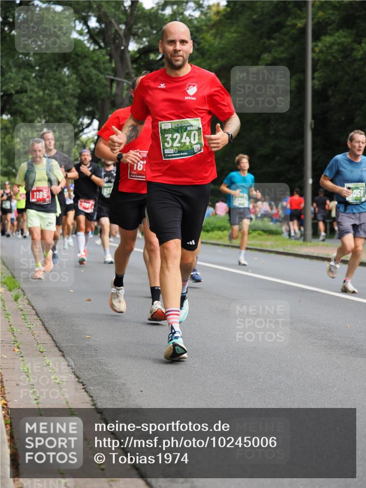 13.09.2026 - 21. swb-Marathon Bremen TobiasT http://msf.ph/oto/10245006 13.09.2026 11:53:38 Laufen 1185, 197, 16, 3240, 7844, 21 meine-sportfotos.de