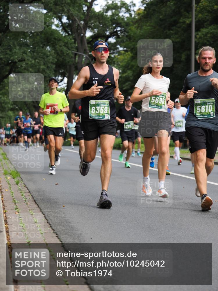 13.09.2026 - 21. swb-Marathon Bremen TobiasT http://msf.ph/oto/10245042 13.09.2026 11:53:47 Laufen 3, 6359, 2767, 5696, 5610 meine-sportfotos.de
