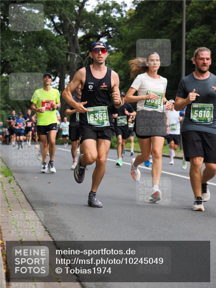 13.09.2026 - 21. swb-Marathon Bremen TobiasT http://msf.ph/oto/10245049 13.09.2026 11:53:48 Laufen 511, 6359, 2767, 5610 meine-sportfotos.de
