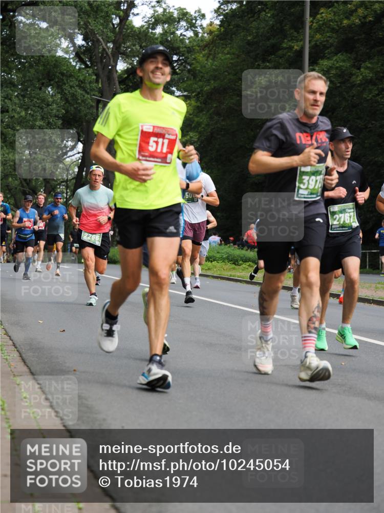 13.09.2026 - 21. swb-Marathon Bremen TobiasT http://msf.ph/oto/10245054 13.09.2026 11:53:50 Laufen 2266, 511, 397, 2767 meine-sportfotos.de