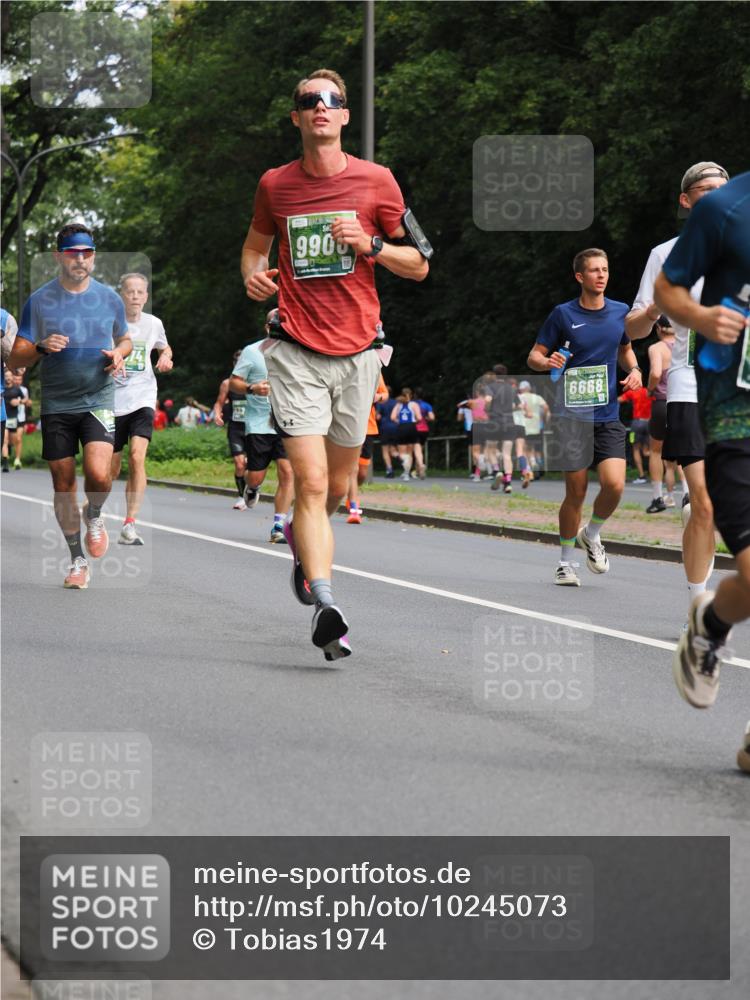 13.09.2026 - 21. swb-Marathon Bremen TobiasT http://msf.ph/oto/10245073 13.09.2026 11:53:54 Laufen 9905, 6668 meine-sportfotos.de