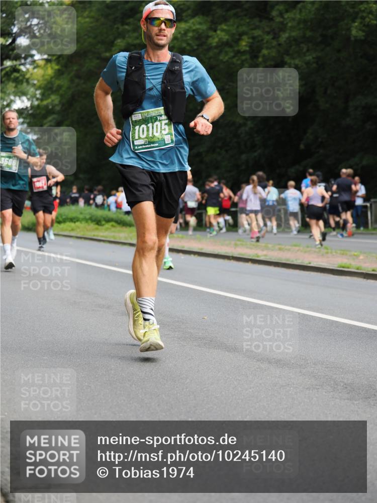 13.09.2026 - 21. swb-Marathon Bremen TobiasT http://msf.ph/oto/10245140 13.09.2026 11:54:12 Laufen 3566, 10105, 5028, 21 meine-sportfotos.de