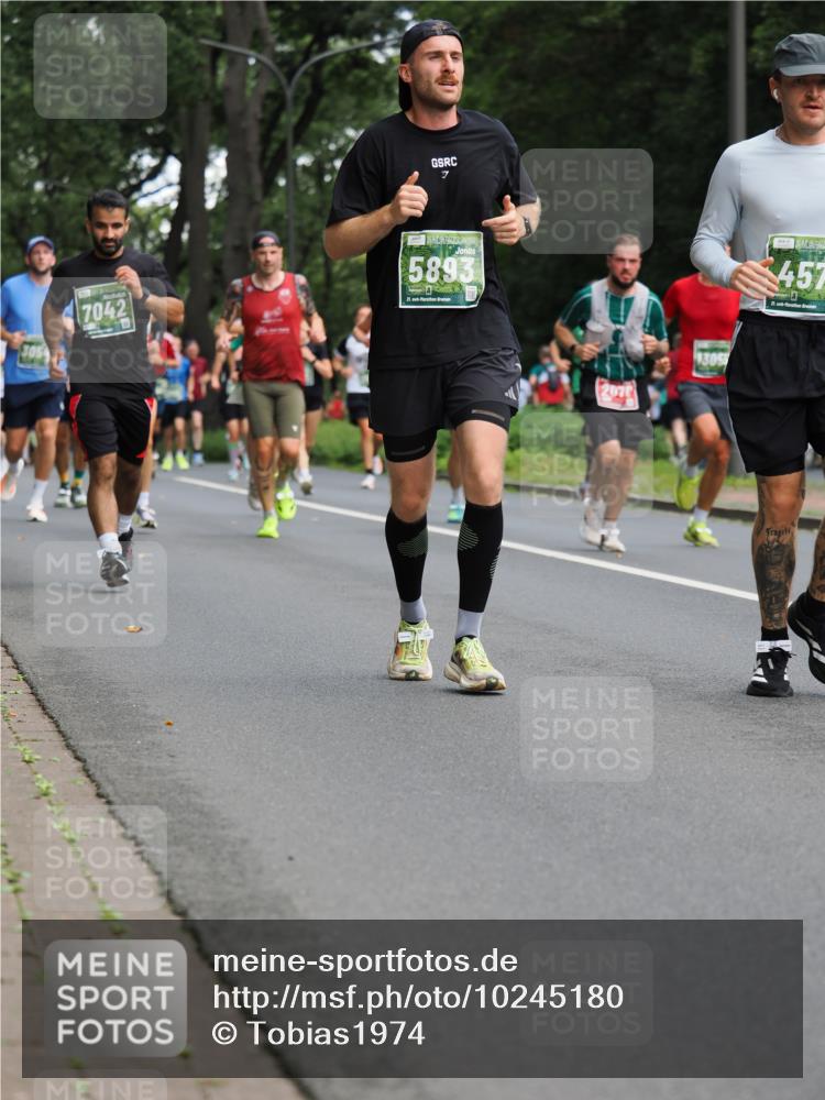 13.09.2026 - 21. swb-Marathon Bremen TobiasT http://msf.ph/oto/10245180 13.09.2026 11:54:34 Laufen 7, 5893, 305, 7042, 21, 305, 457, 21 meine-sportfotos.de