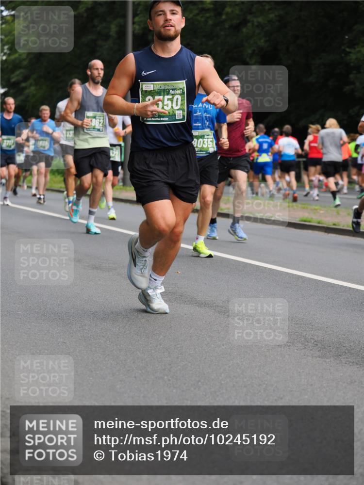 13.09.2026 - 21. swb-Marathon Bremen TobiasT http://msf.ph/oto/10245192 13.09.2026 11:54:44 Laufen 5862, 2550, 21, 26, 2241, 9035 meine-sportfotos.de