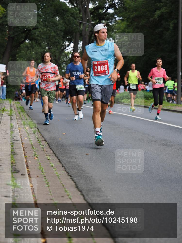 13.09.2026 - 21. swb-Marathon Bremen TobiasT http://msf.ph/oto/10245198 13.09.2026 11:54:53 Laufen 440, 5940, 2088 meine-sportfotos.de