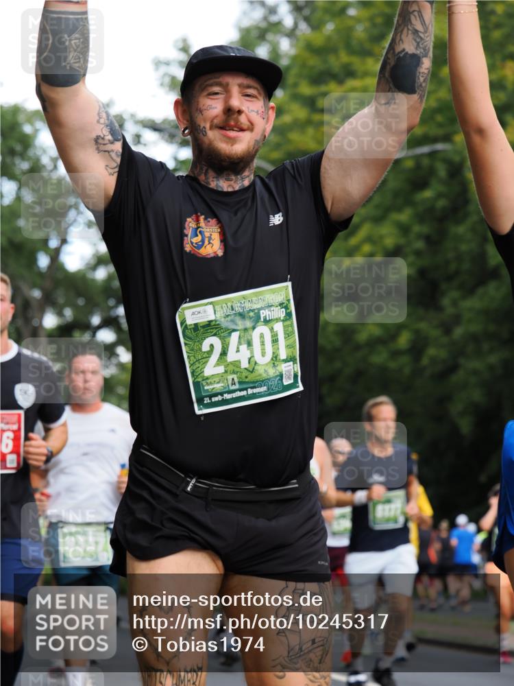 13.09.2026 - 21. swb-Marathon Bremen TobiasT http://msf.ph/oto/10245317 13.09.2026 11:56:23 Laufen 66, 2401, 21, 26 meine-sportfotos.de