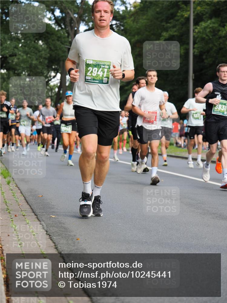 13.09.2026 - 21. swb-Marathon Bremen TobiasT http://msf.ph/oto/10245441 13.09.2026 11:57:16 Laufen 2941, 2, 245, 3930 meine-sportfotos.de