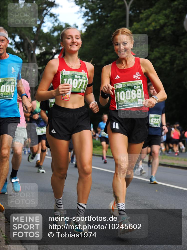 13.09.2026 - 21. swb-Marathon Bremen TobiasT http://msf.ph/oto/10245602 13.09.2026 11:58:17 Laufen 000, 261, 10077, 10069, 21, 8227 meine-sportfotos.de