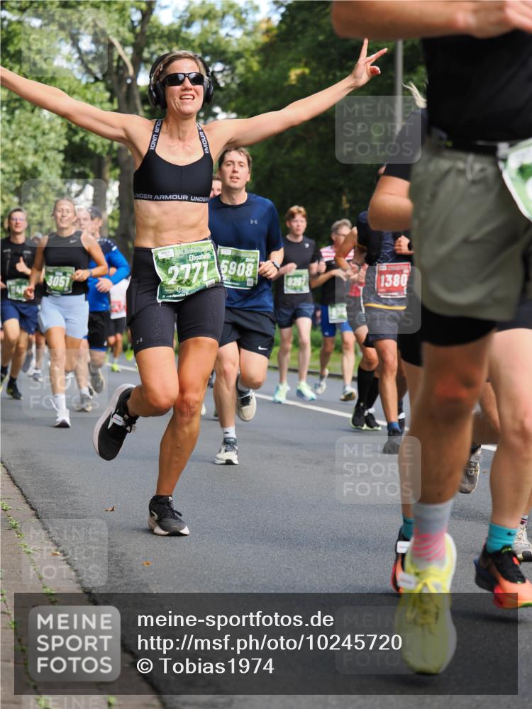13.09.2026 - 21. swb-Marathon Bremen TobiasT http://msf.ph/oto/10245720 13.09.2026 11:58:38 Laufen 3051, 1832567, 2771, 5908, 1380 meine-sportfotos.de