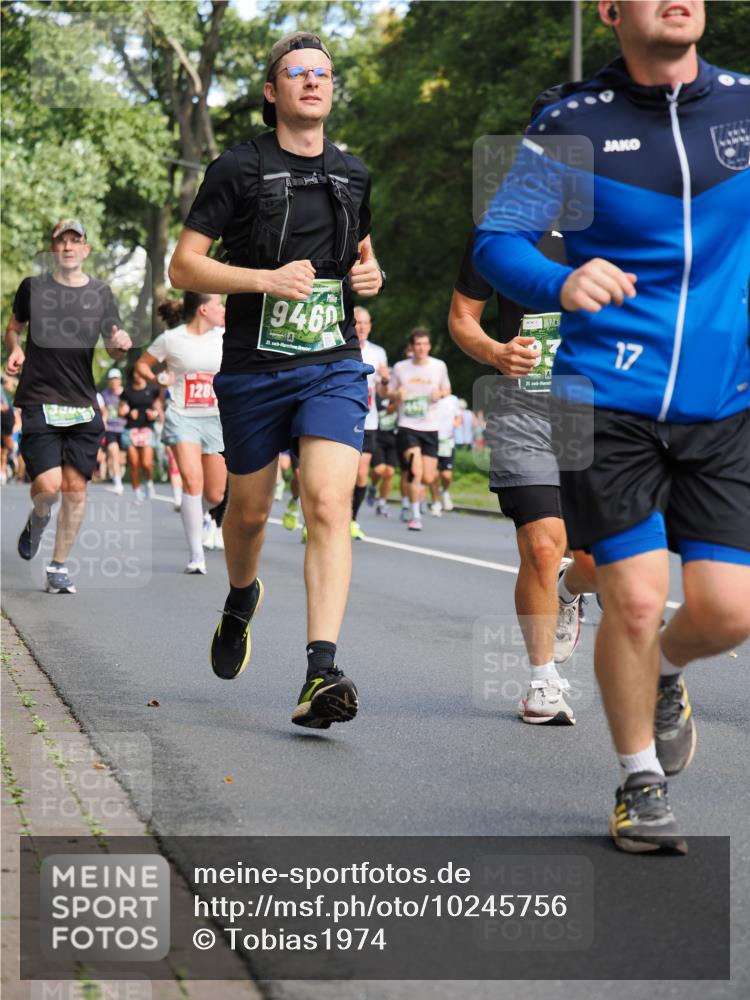 13.09.2026 - 21. swb-Marathon Bremen TobiasT http://msf.ph/oto/10245756 13.09.2026 11:58:42 Laufen 128, 9460, 21, 21, 17 meine-sportfotos.de