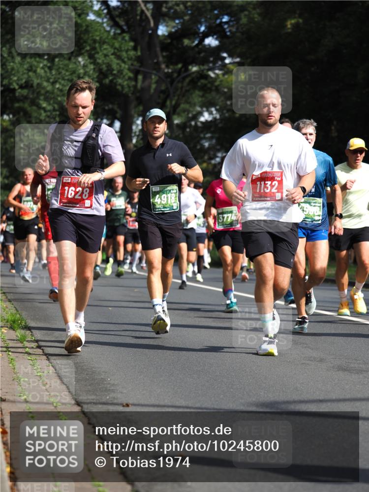 13.09.2026 - 21. swb-Marathon Bremen TobiasT http://msf.ph/oto/10245800 13.09.2026 11:59:06 Laufen 1628, 4918, 3774, 1132 meine-sportfotos.de