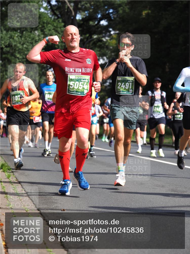 13.09.2026 - 21. swb-Marathon Bremen TobiasT http://msf.ph/oto/10245836 13.09.2026 11:59:09 Laufen 907, 658, 96, 5054, 21, 26, 2491, 2, 246, 242 meine-sportfotos.de