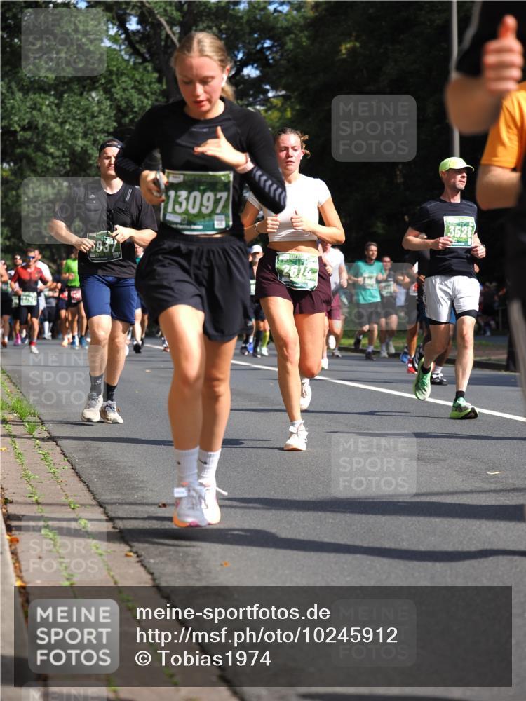 13.09.2026 - 21. swb-Marathon Bremen TobiasT http://msf.ph/oto/10245912 13.09.2026 11:59:16 Laufen 13097, 2614, 3526 meine-sportfotos.de