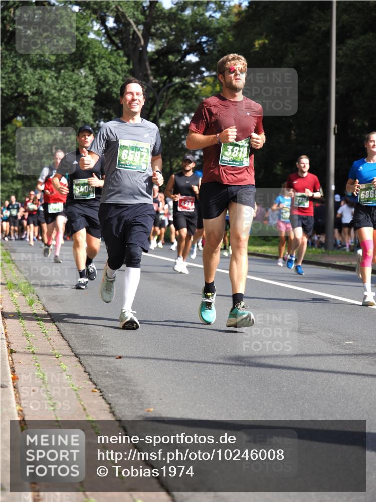 13.09.2026 - 21. swb-Marathon Bremen TobiasT http://msf.ph/oto/10246008 13.09.2026 11:59:29 Laufen 3404, 6592, 3819, 586 meine-sportfotos.de