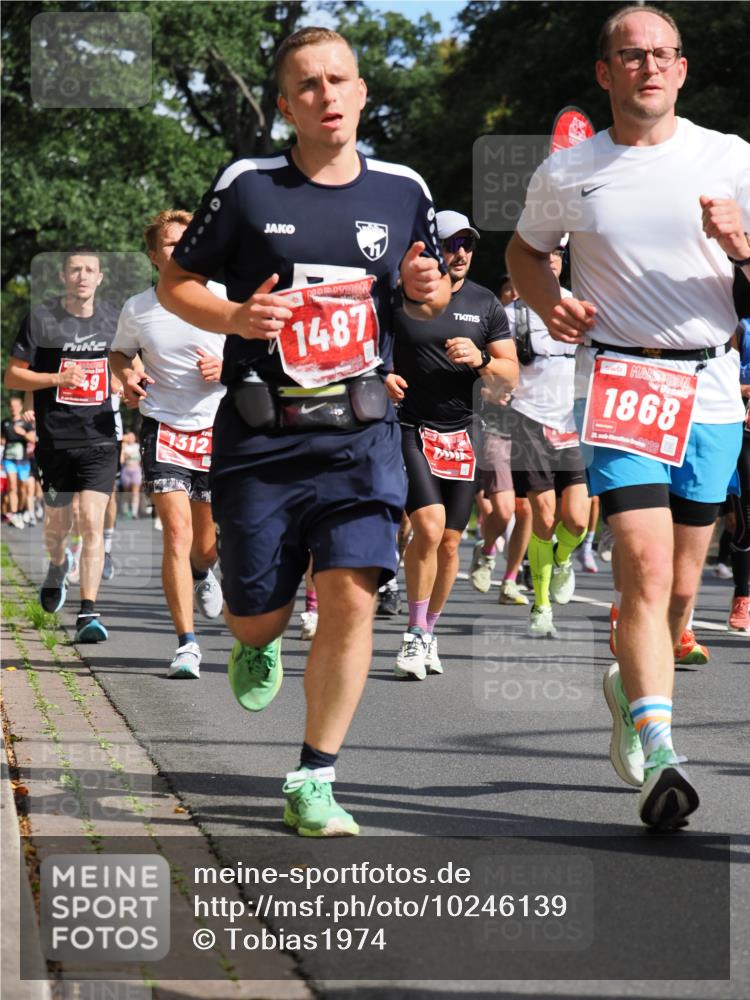 13.09.2026 - 21. swb-Marathon Bremen TobiasT http://msf.ph/oto/10246139 13.09.2026 12:00:06 Laufen 1487, 1312, 1868 meine-sportfotos.de