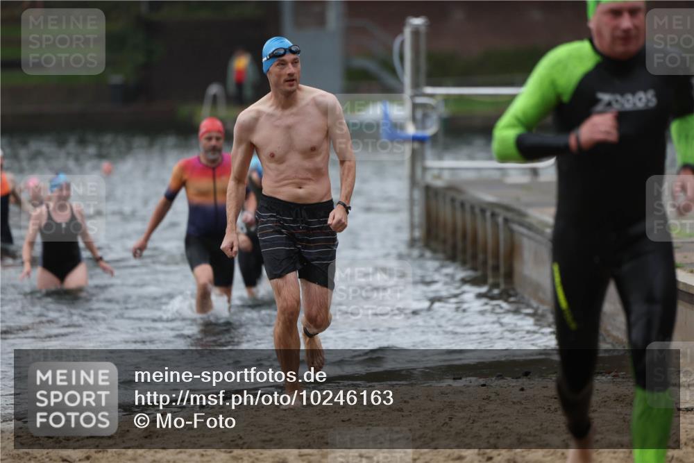 13.09.2026 - Stadtparktriathlon Mo-Foto http://msf.ph/oto/10246163 13.09.2026 12:35:03 Schwimmen 1210, 1239, 1253, 1258, 1290, 1292, 1303 meine-sportfotos.de