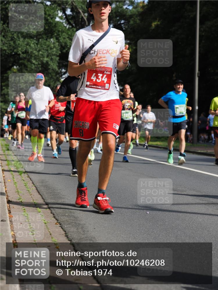 13.09.2026 - 21. swb-Marathon Bremen TobiasT http://msf.ph/oto/10246208 13.09.2026 12:00:23 Laufen 24, 434, 21, 26, 8, 3217 meine-sportfotos.de