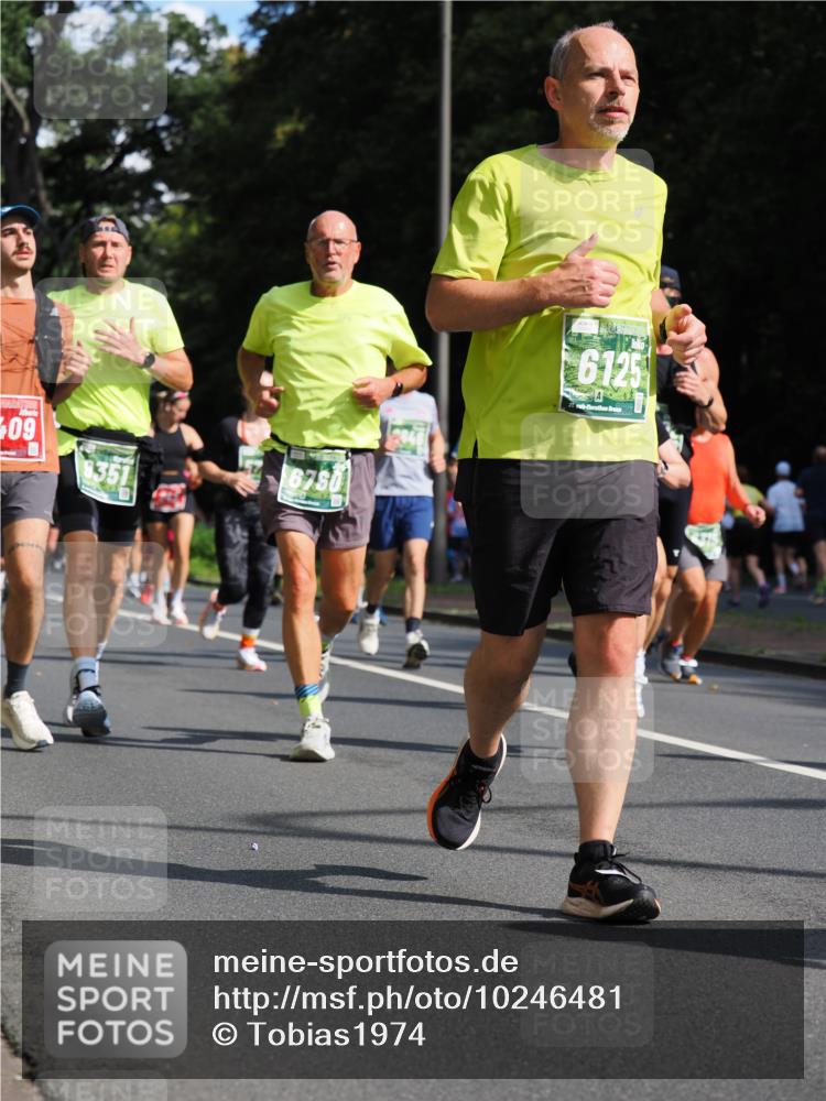 13.09.2026 - 21. swb-Marathon Bremen TobiasT http://msf.ph/oto/10246481 13.09.2026 12:01:37 Laufen 09, 9351, 6760, 6125, 21 meine-sportfotos.de