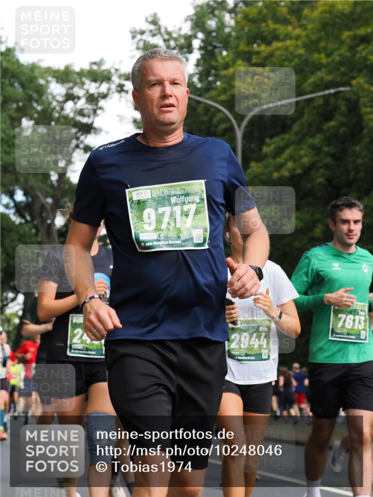 13.09.2026 - 21. swb-Marathon Bremen TobiasT http://msf.ph/oto/10248046 13.09.2026 12:10:21 Laufen 9717, 5321, 21, 26, 2944, 7613 meine-sportfotos.de