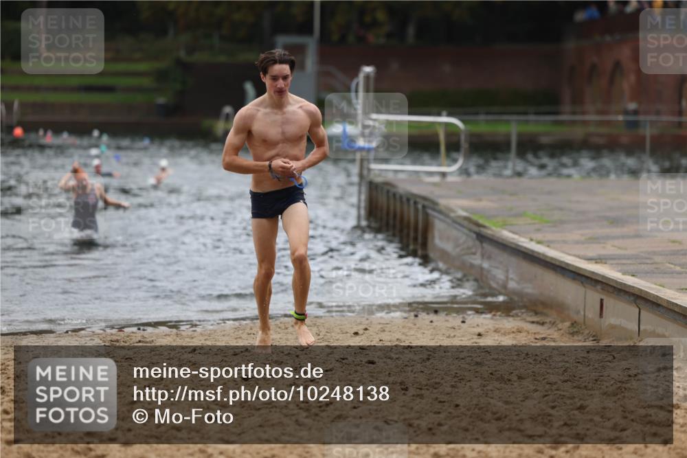 13.09.2026 - Stadtparktriathlon Mo-Foto http://msf.ph/oto/10248138 13.09.2026 13:12:01 Schwimmen 1467, 1472 meine-sportfotos.de