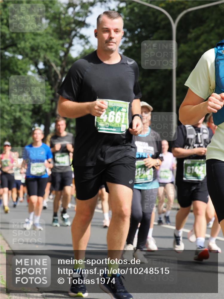 13.09.2026 - 21. swb-Marathon Bremen TobiasT http://msf.ph/oto/10248515 13.09.2026 12:12:26 Laufen 4661, 6142 meine-sportfotos.de