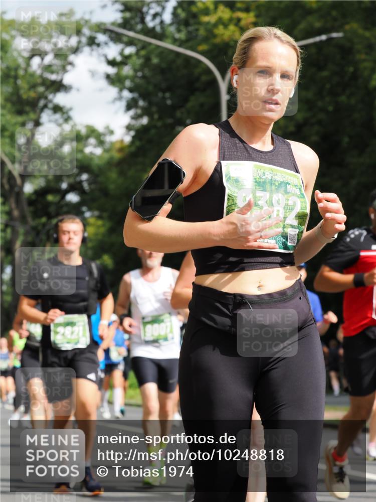 13.09.2026 - 21. swb-Marathon Bremen TobiasT http://msf.ph/oto/10248818 13.09.2026 12:14:58 Laufen 382 meine-sportfotos.de