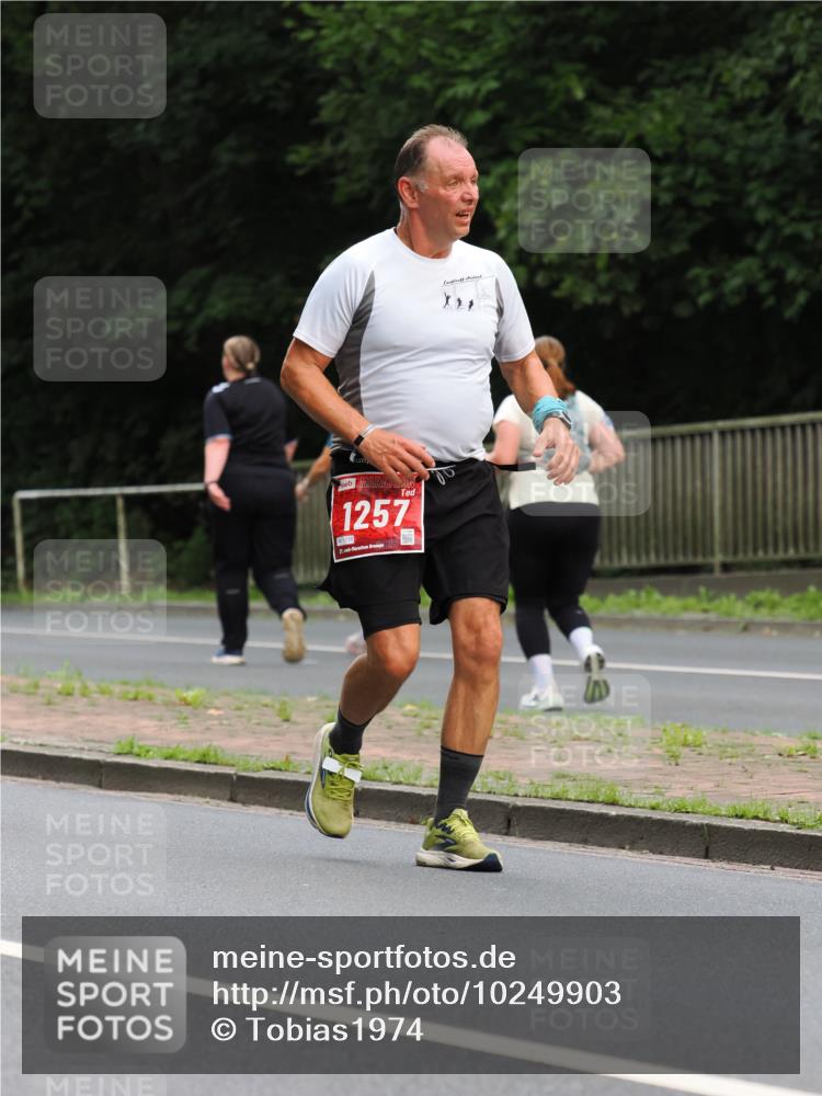 13.09.2026 - 21. swb-Marathon Bremen TobiasT http://msf.ph/oto/10249903 13.09.2026 12:22:48 Laufen 1257, 1739, 2, 126 meine-sportfotos.de
