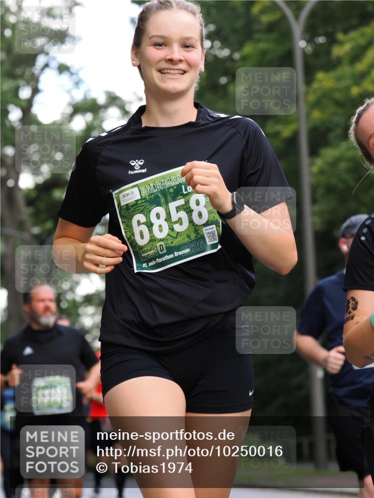 13.09.2026 - 21. swb-Marathon Bremen TobiasT http://msf.ph/oto/10250016 13.09.2026 12:23:32 Laufen 13101, 6858, 21, 26 meine-sportfotos.de