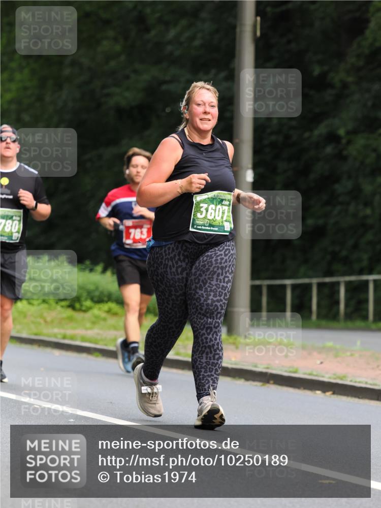 13.09.2026 - 21. swb-Marathon Bremen TobiasT http://msf.ph/oto/10250189 13.09.2026 12:25:31 Laufen 780, 763, 3601, 21, 40 meine-sportfotos.de