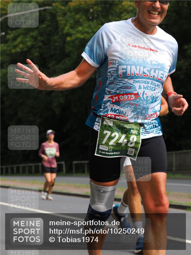13.09.2026 - 21. swb-Marathon Bremen TobiasT http://msf.ph/oto/10250249 13.09.2026 12:26:19 Laufen 26, 21, 026, 21, 0975, 12195, 7248, 6459, 21, 26 meine-sportfotos.de