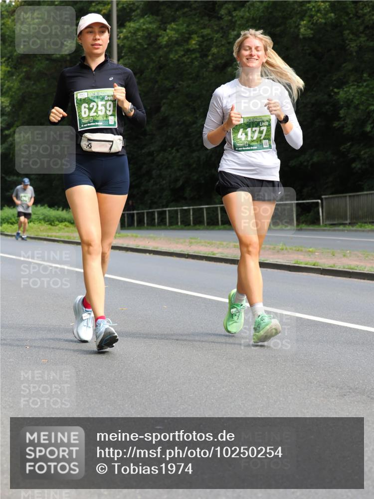 13.09.2026 - 21. swb-Marathon Bremen TobiasT http://msf.ph/oto/10250254 13.09.2026 12:26:24 Laufen 6259, 4177 meine-sportfotos.de