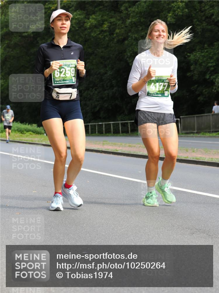 13.09.2026 - 21. swb-Marathon Bremen TobiasT http://msf.ph/oto/10250264 13.09.2026 12:26:24 Laufen 6259, 21, 26, 4177, 21 meine-sportfotos.de