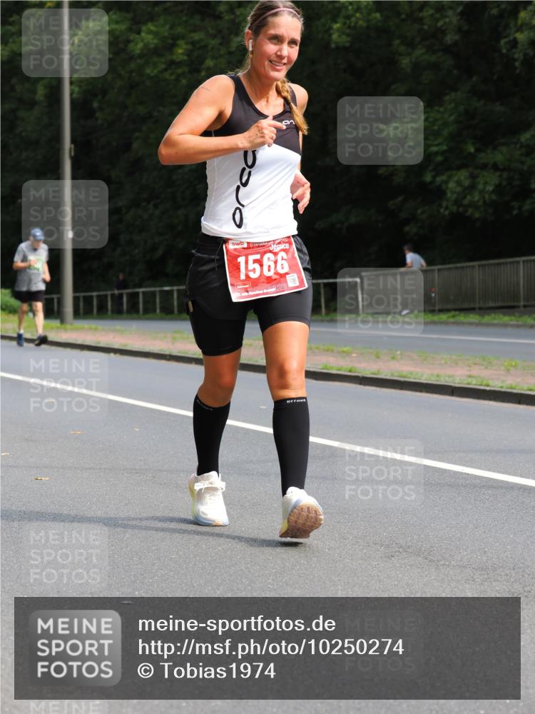 13.09.2026 - 21. swb-Marathon Bremen TobiasT http://msf.ph/oto/10250274 13.09.2026 12:26:27 Laufen 20, 8, 1566, 026 meine-sportfotos.de