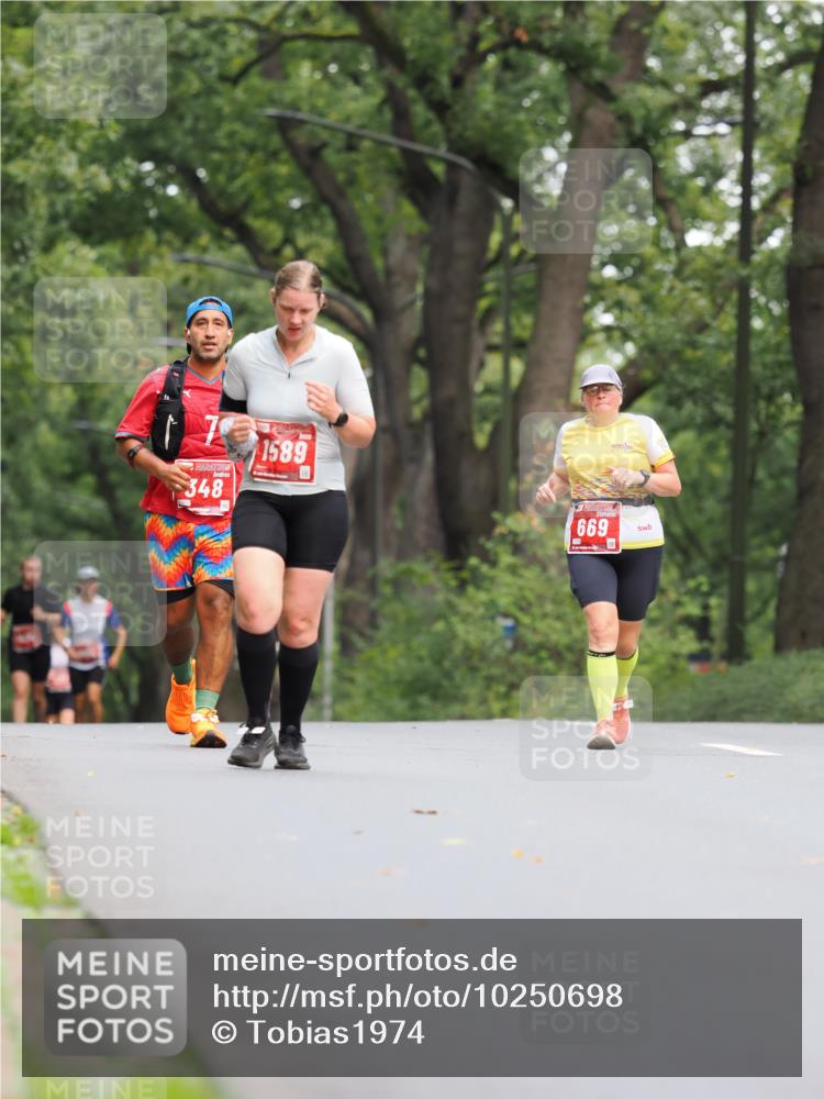 13.09.2026 - 21. swb-Marathon Bremen TobiasT http://msf.ph/oto/10250698 13.09.2026 12:34:02 Laufen 348, 1589, 669 meine-sportfotos.de