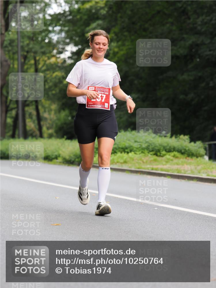 13.09.2026 - 21. swb-Marathon Bremen TobiasT http://msf.ph/oto/10250764 13.09.2026 12:34:45 Laufen 37, 21 meine-sportfotos.de
