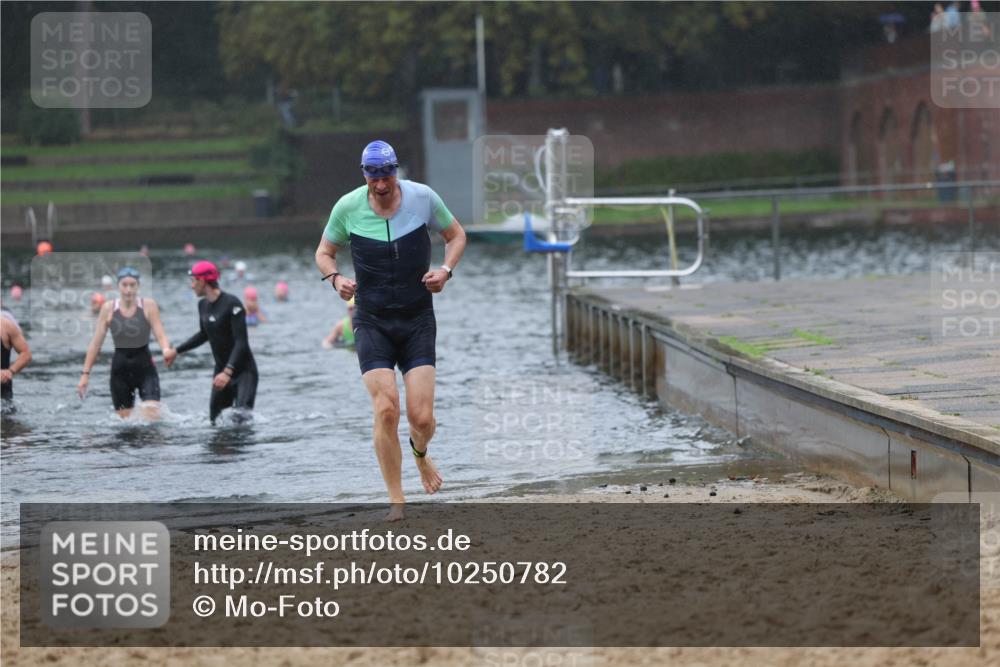 13.09.2026 - Stadtparktriathlon Mo-Foto http://msf.ph/oto/10250782 13.09.2026 12:54:14 Schwimmen 1326, 1387, 1388, 1402, 1410 meine-sportfotos.de