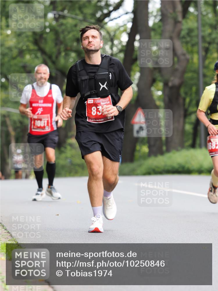 13.09.2026 - 21. swb-Marathon Bremen TobiasT http://msf.ph/oto/10250846 13.09.2026 12:35:31 Laufen 1081, 24, 83, 21, 1682 meine-sportfotos.de