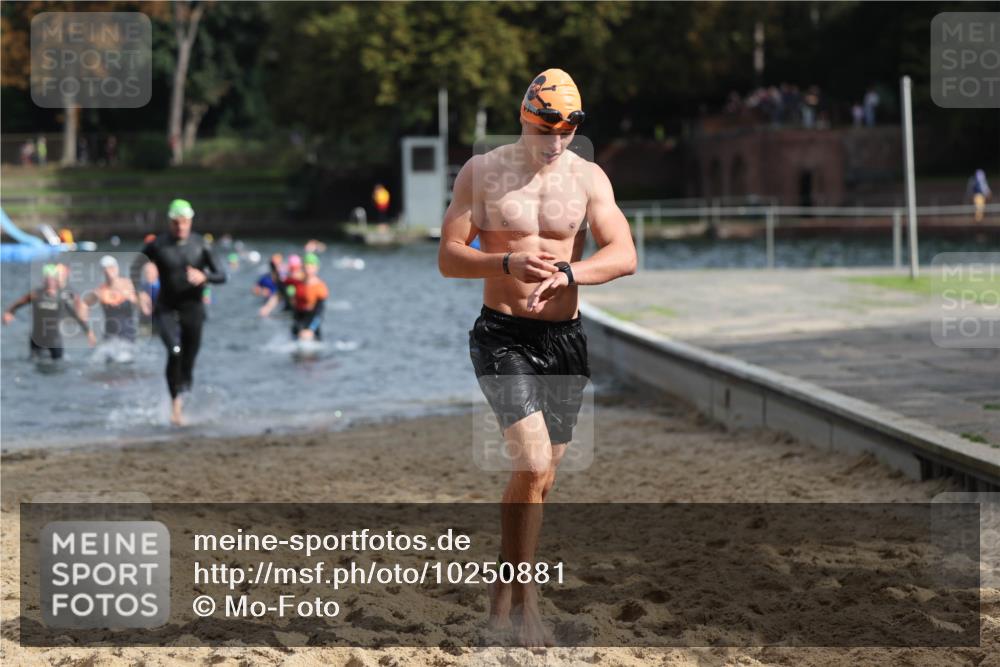 13.09.2026 - Stadtparktriathlon Mo-Foto http://msf.ph/oto/10250881 13.09.2026 11:31:31 Schwimmen 859, 871, 877, 894, 903, 906, 917, 933 meine-sportfotos.de