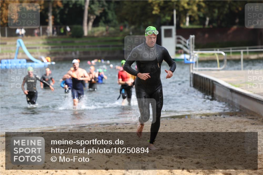 13.09.2026 - Stadtparktriathlon Mo-Foto http://msf.ph/oto/10250894 13.09.2026 11:31:33 Schwimmen 859, 871, 877, 894, 906, 917, 933 meine-sportfotos.de