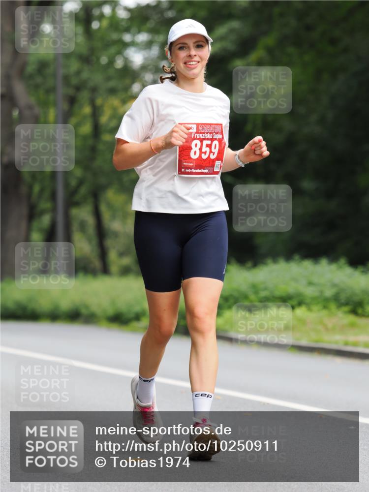 13.09.2026 - 21. swb-Marathon Bremen TobiasT http://msf.ph/oto/10250911 13.09.2026 12:36:06 Laufen 859, 21 meine-sportfotos.de