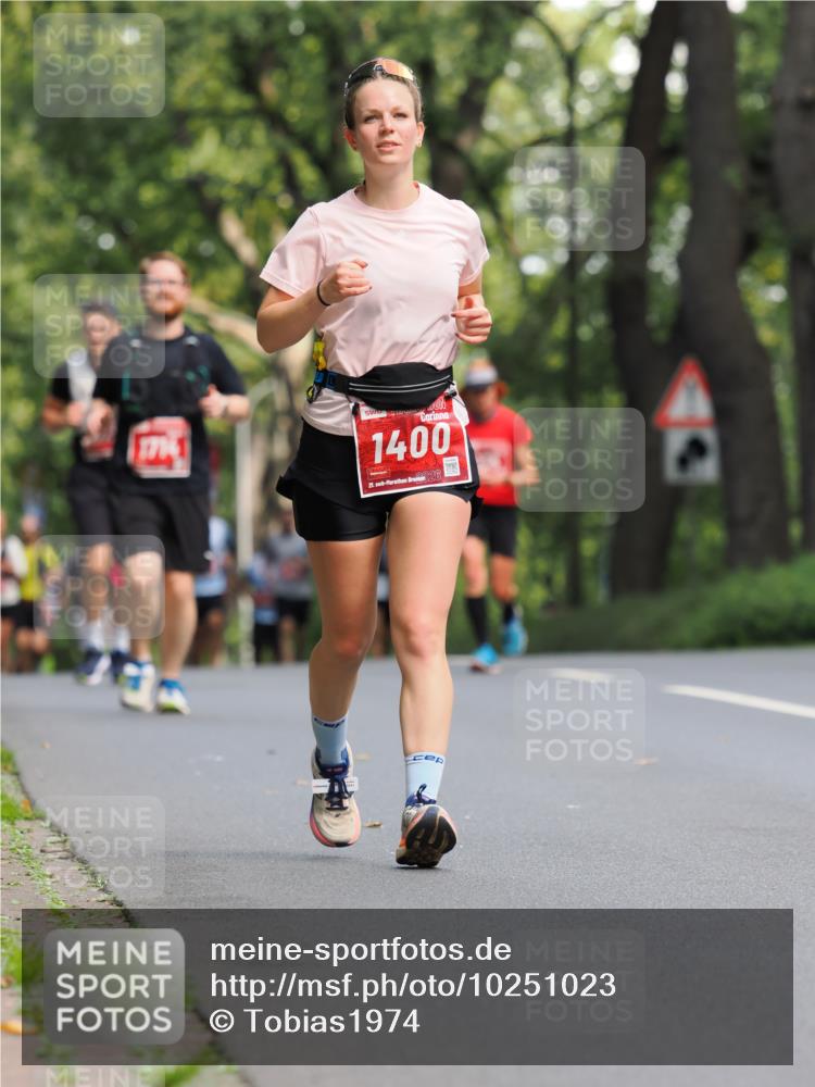 13.09.2026 - 21. swb-Marathon Bremen TobiasT http://msf.ph/oto/10251023 13.09.2026 12:37:22 Laufen 17141, 1400, 21, 26 meine-sportfotos.de
